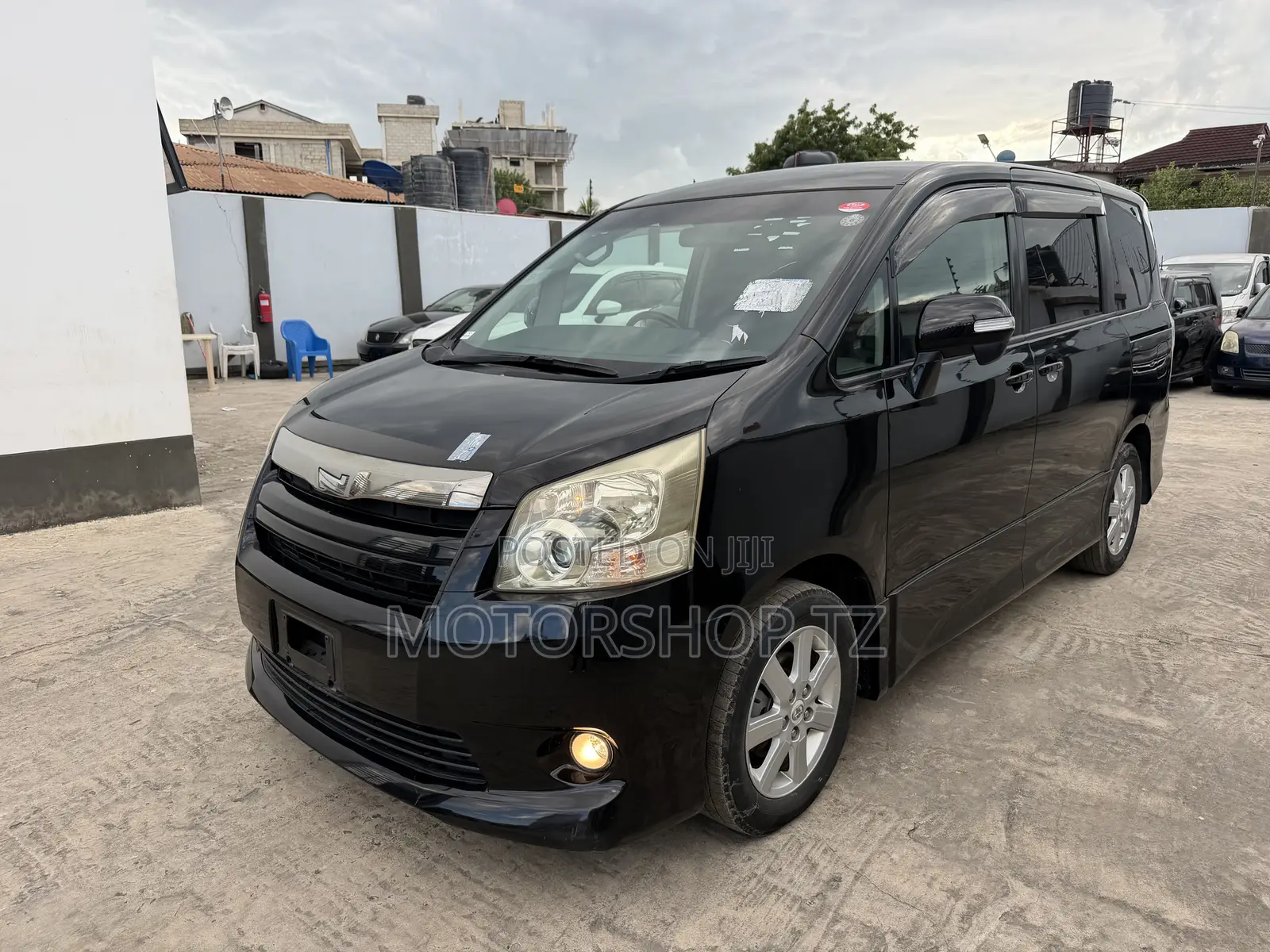 Toyota Noah 2.0 143hp FWD (7 Seater) 2008 Black