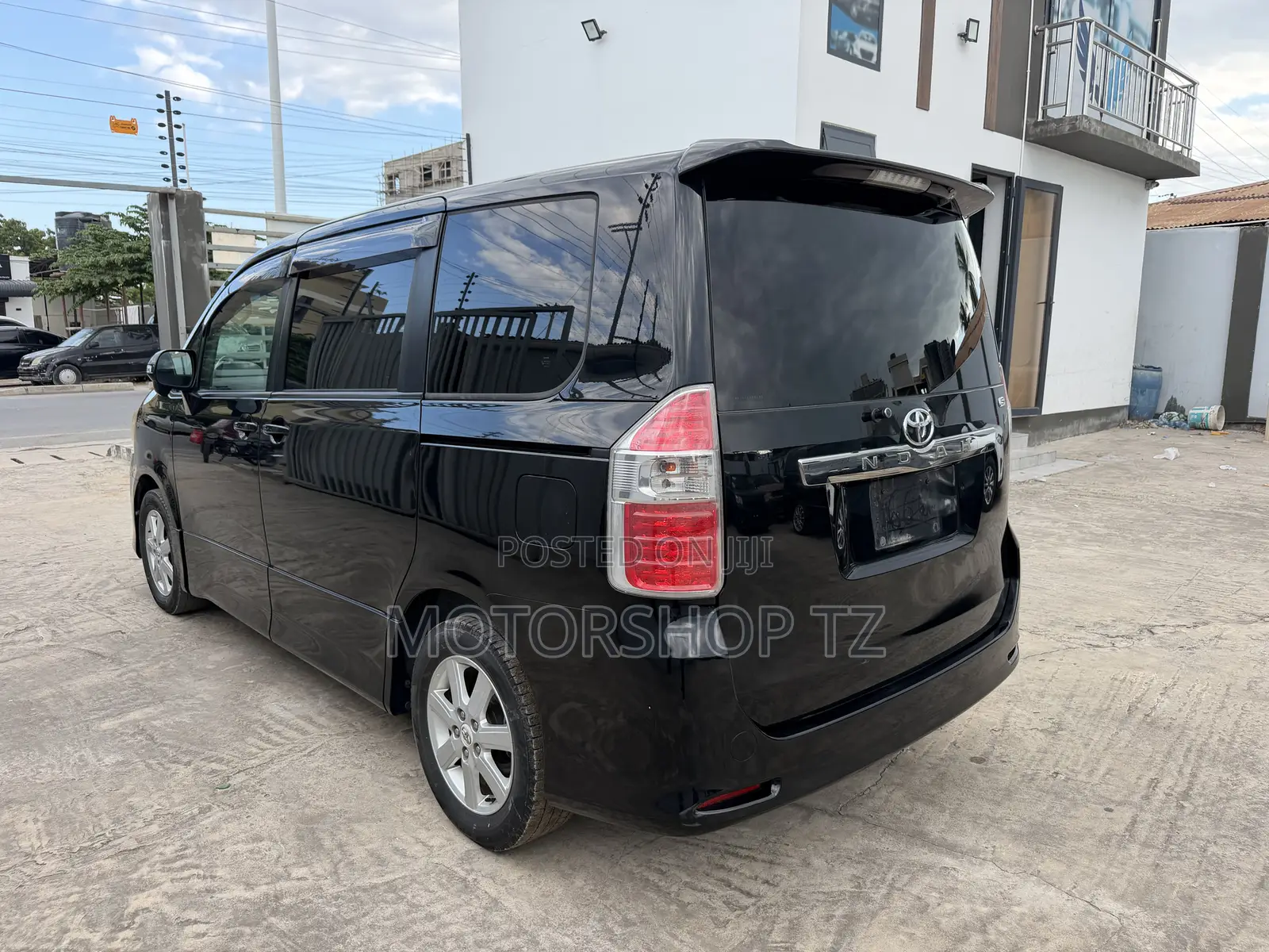 Toyota Noah 2.0 143hp FWD (7 Seater) 2008 Black