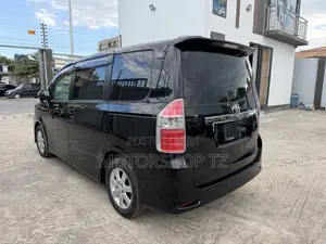 Toyota Noah 2.0 143hp FWD (7 Seater) 2008 Black