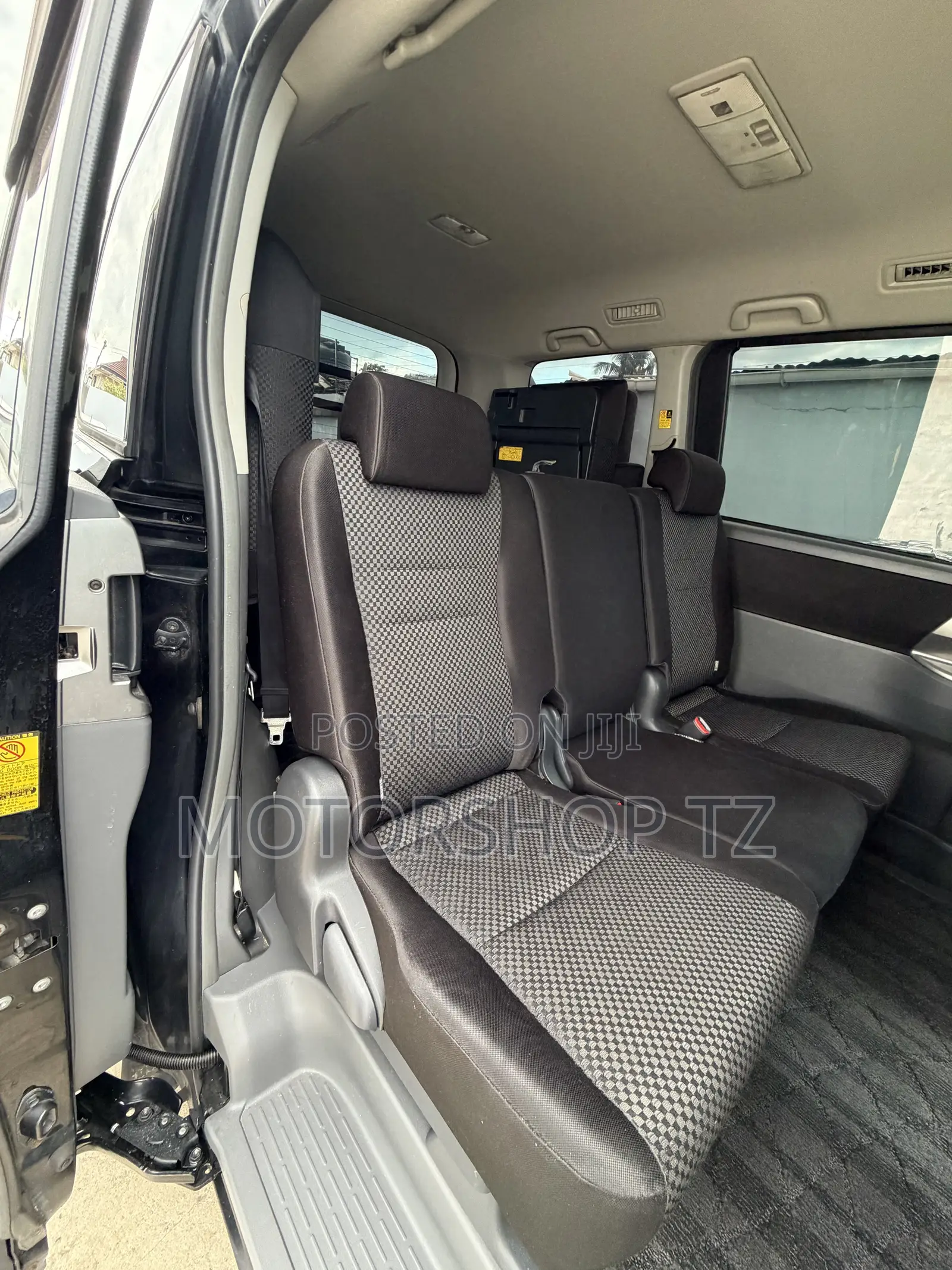 Toyota Noah 2.0 143hp FWD (7 Seater) 2008 Black