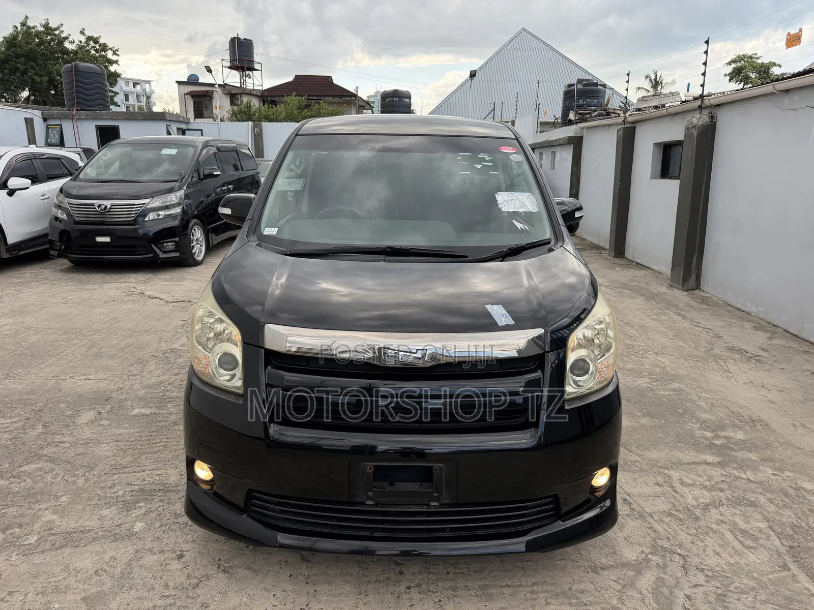 Toyota Noah 2.0 143hp FWD (7 Seater) 2008 Black