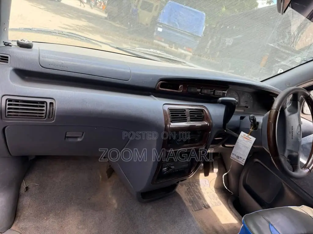 Toyota Noah 2003 White