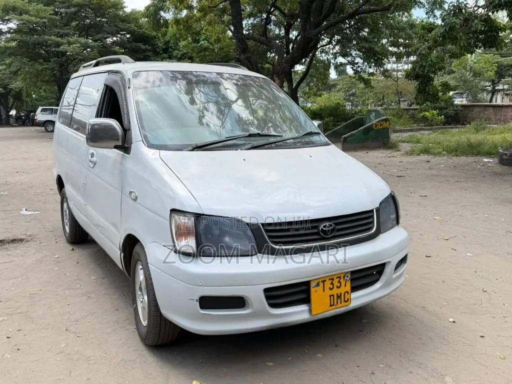 Toyota Noah 2003 White