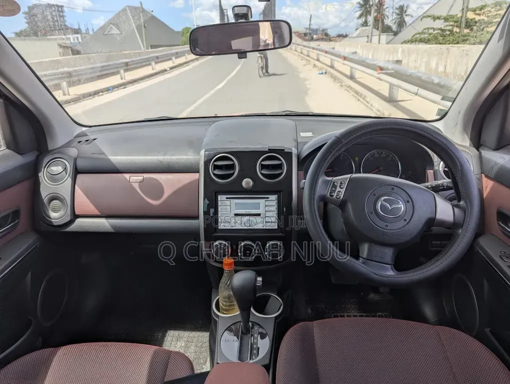 Mazda Verisa 2009 Red