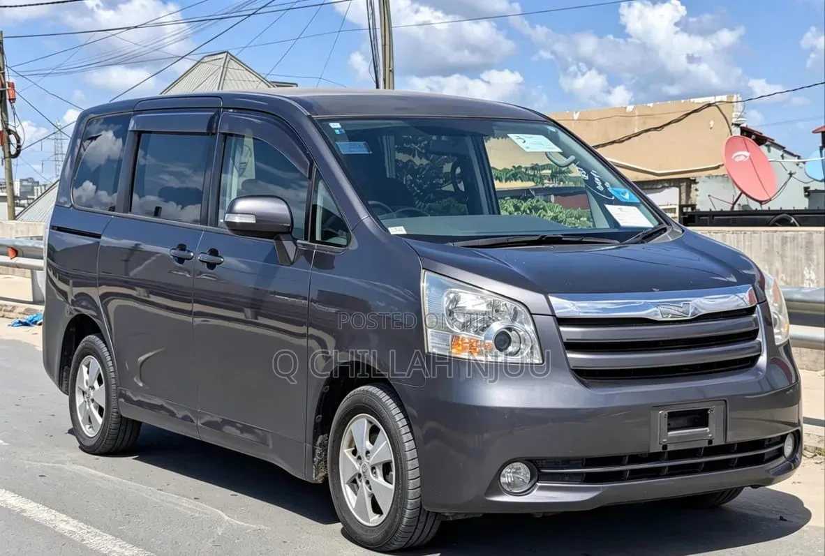 Toyota Noah 2008 Gray