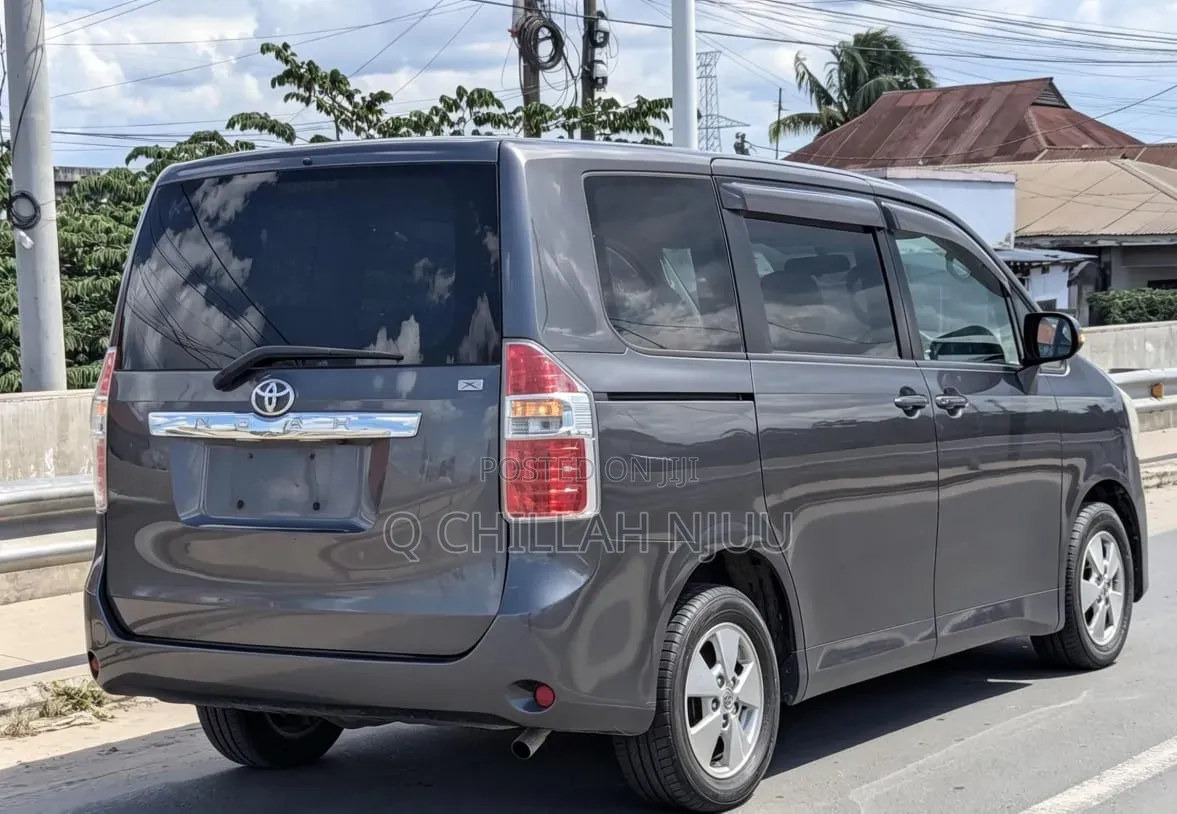 Toyota Noah 2008 Gray