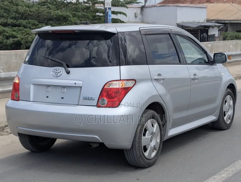 Toyota IST 2005 Silver
