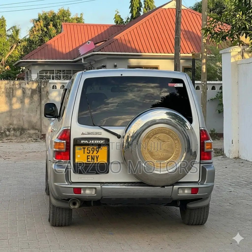 Mitsubishi Pajero 2008 Silver