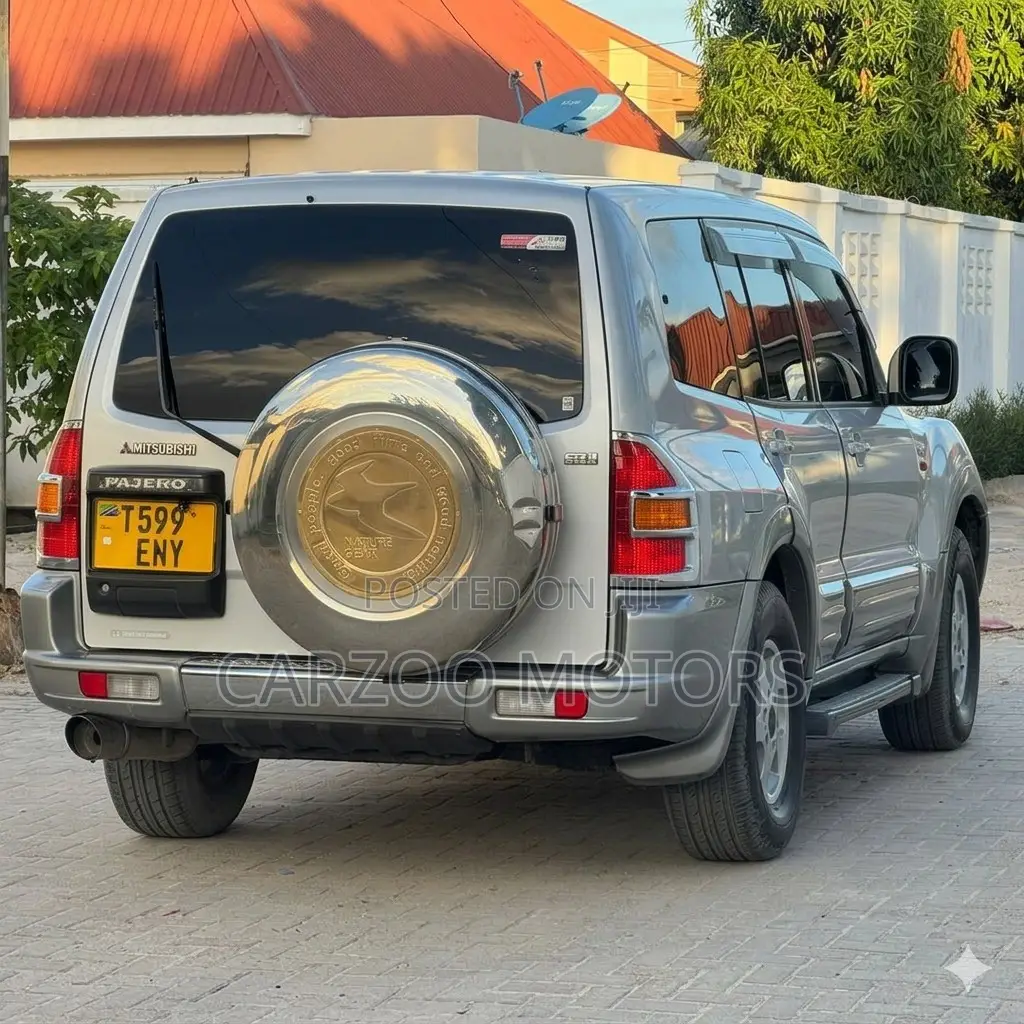 Mitsubishi Pajero 2008 Silver