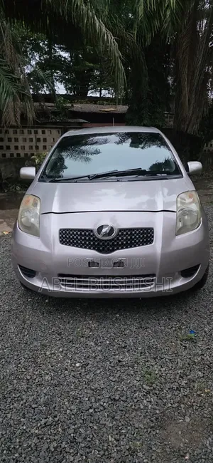 Toyota Vitz 1.5 FWD 5dr 2005 Silver