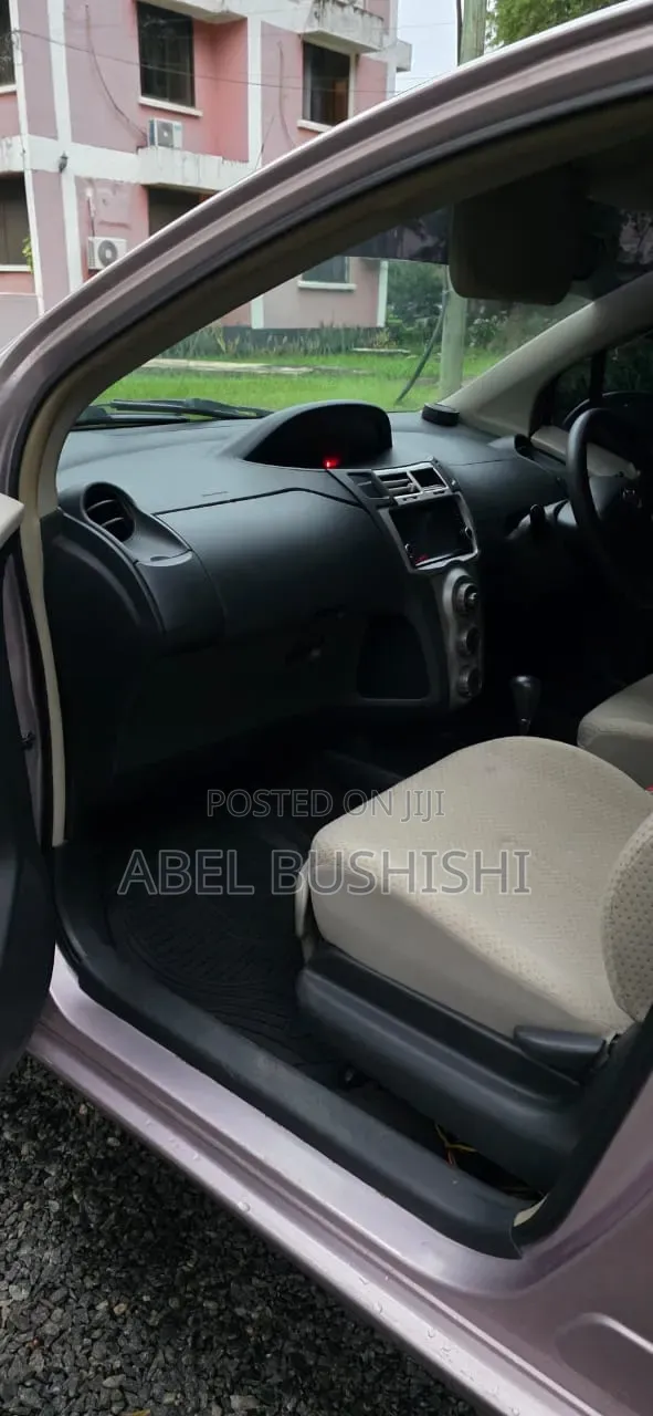 Toyota Vitz 1.5 FWD 5dr 2005 Silver