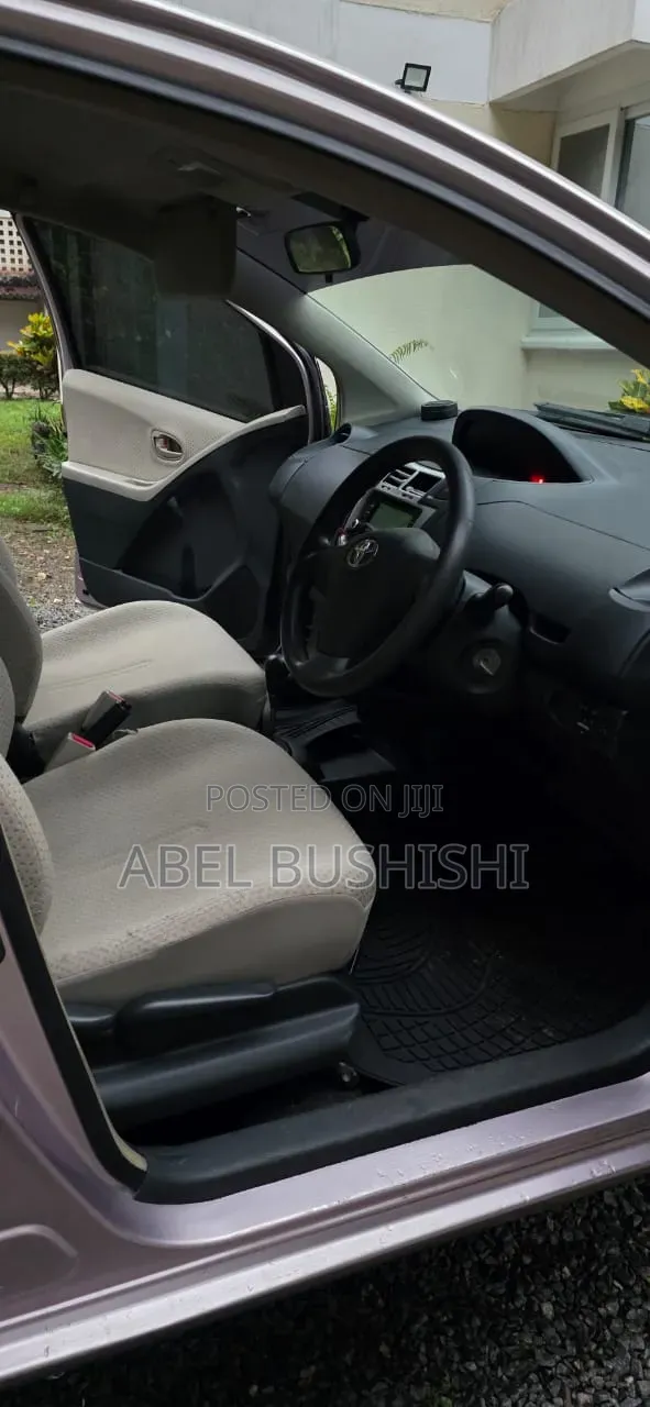 Toyota Vitz 1.5 FWD 5dr 2005 Silver