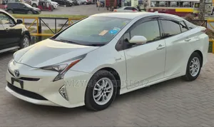 Toyota Prius 2017 Off white