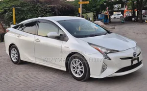 Toyota Prius 2017 Off white