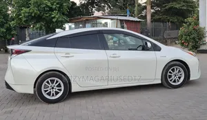 Toyota Prius 2017 Off white
