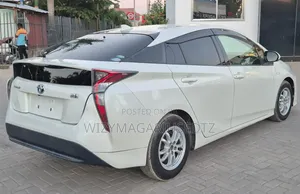 Toyota Prius 2017 Off white