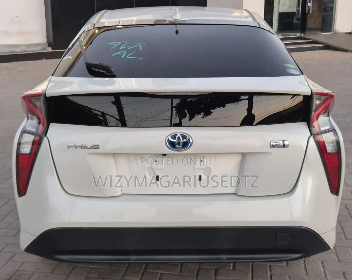 Toyota Prius 2017 Off white