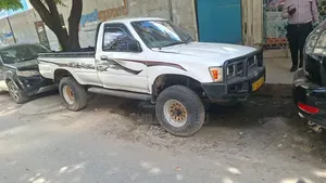 Toyota Hilux 1999 White