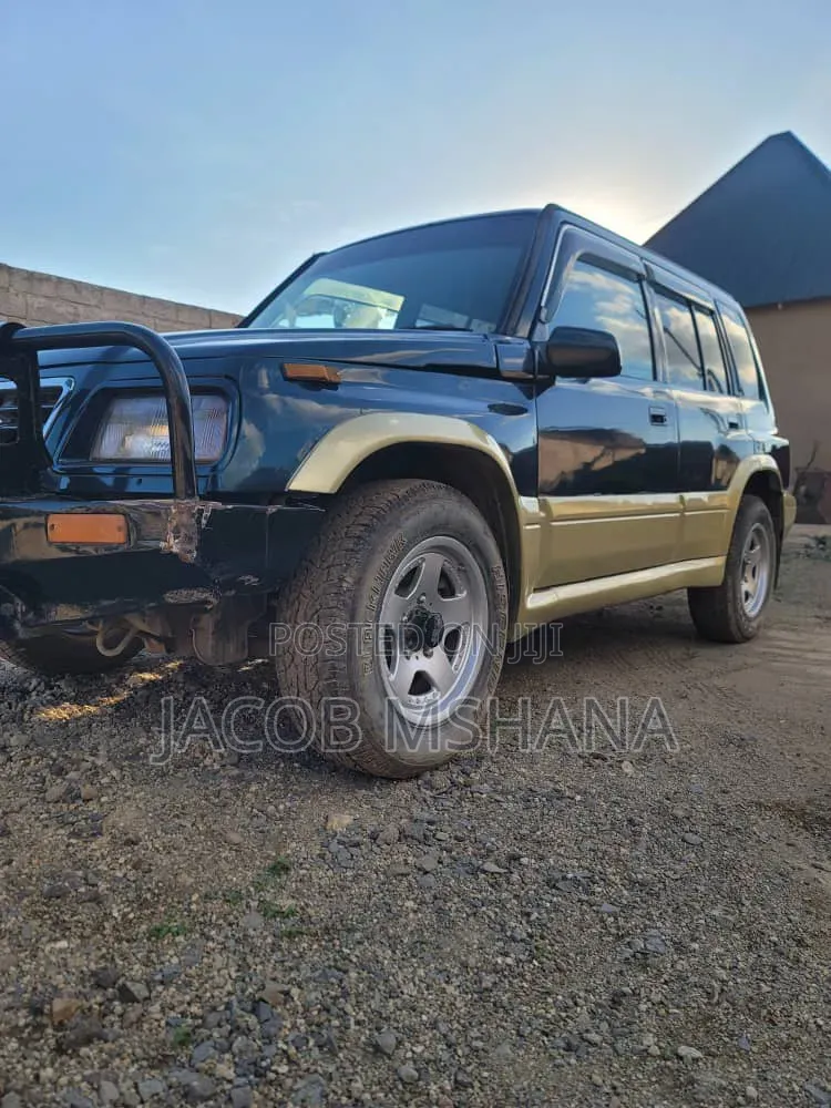 Suzuki Escudo 1996 Black