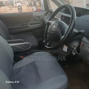 Toyota Noah 2003 White