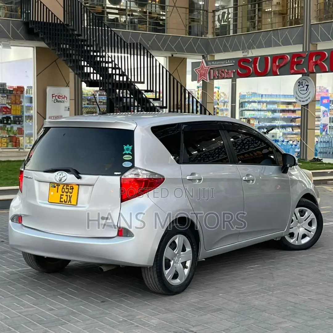 Toyota Ractis 2013 Silver