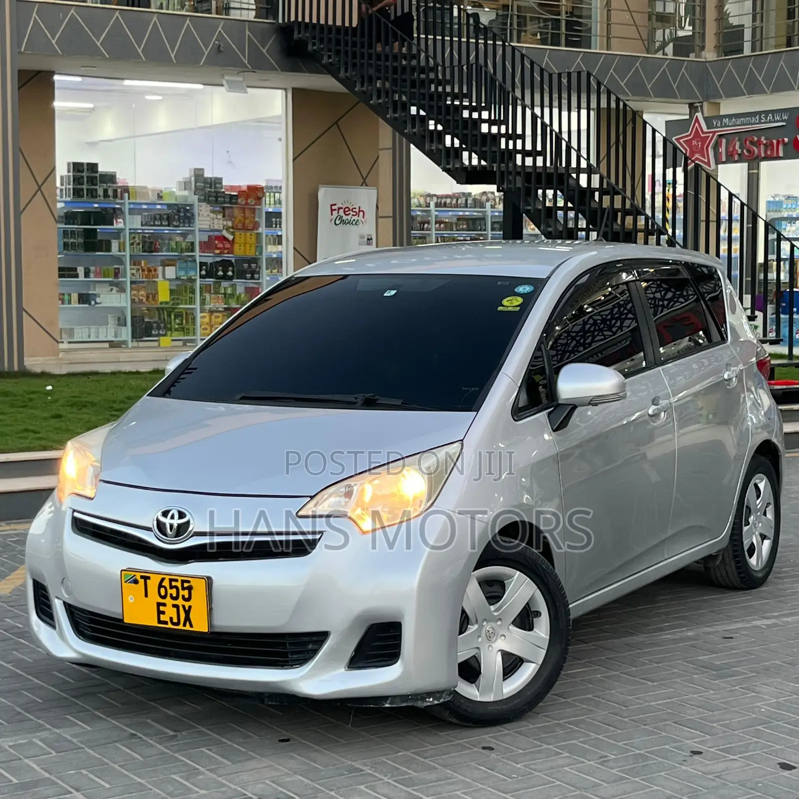 Toyota Ractis 2013 Silver