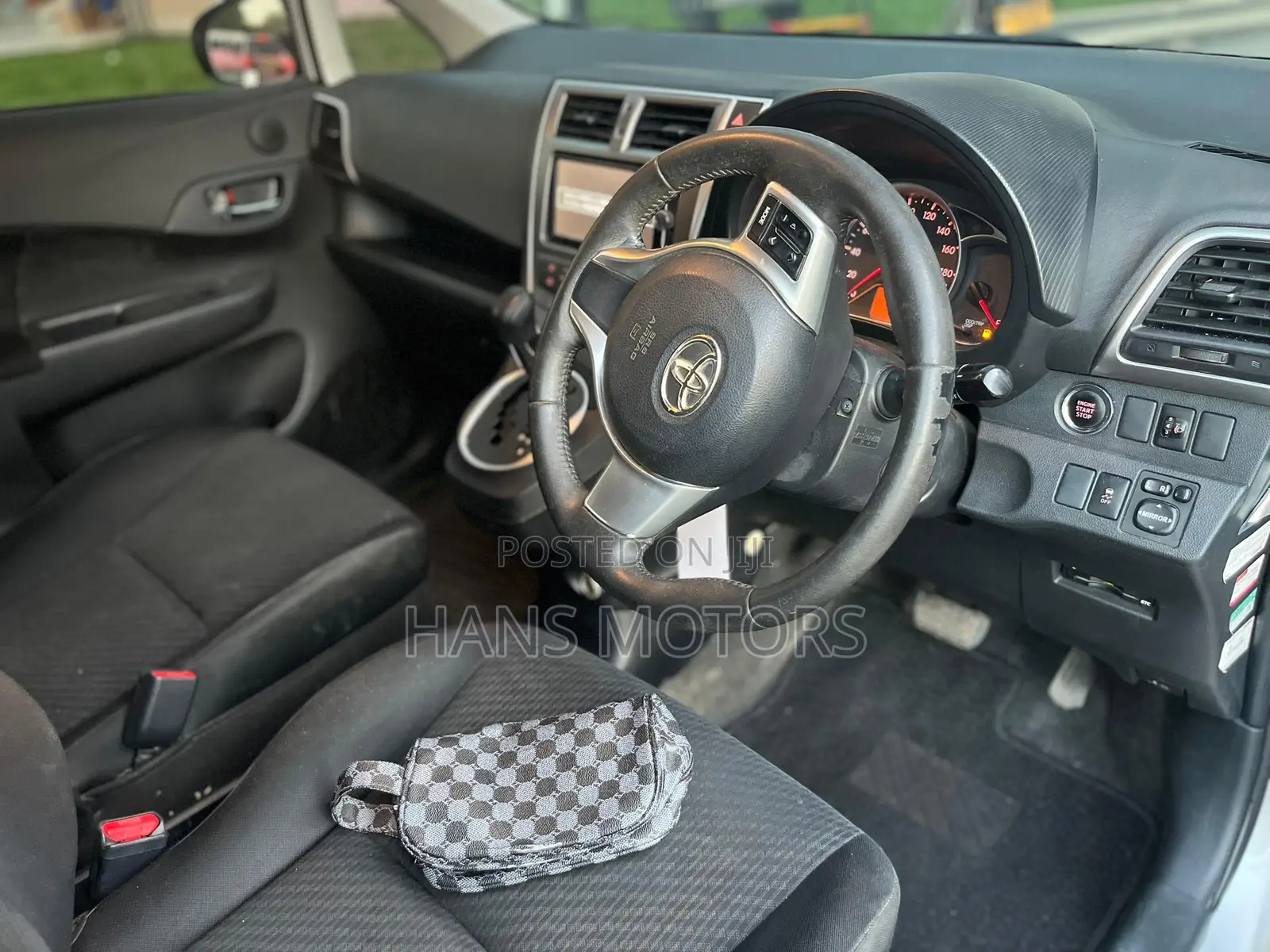 Toyota Ractis 2013 Silver