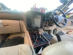Toyota Land Cruiser 1999 White