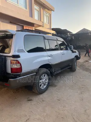 Toyota Land Cruiser 1999 White
