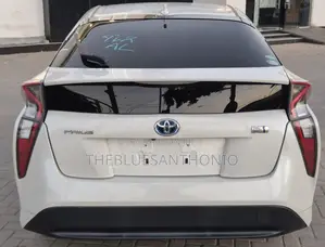 Toyota Prius 2018 White