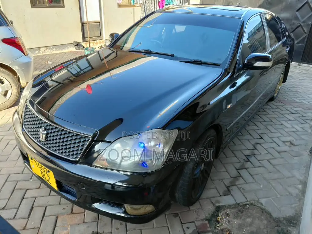 Toyota Crown 2005 Black