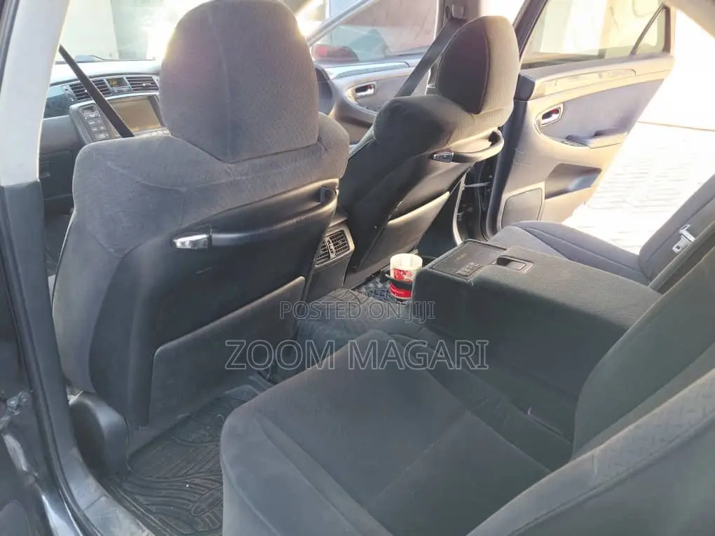 Toyota Crown 2005 Black
