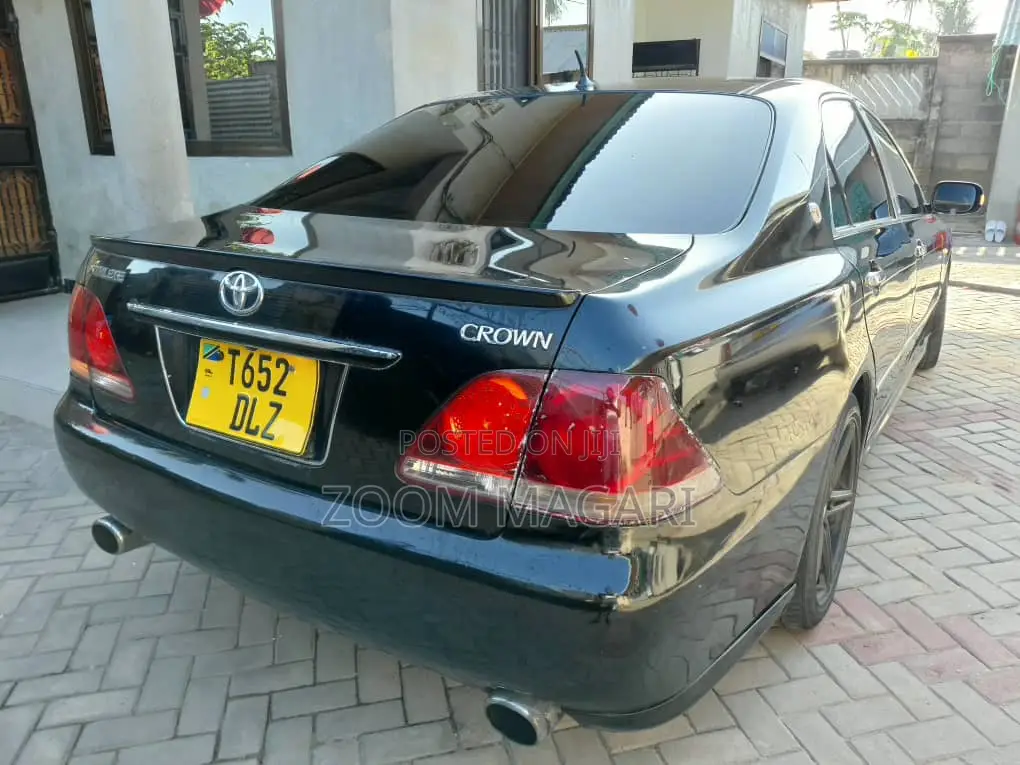 Toyota Crown 2005 Black