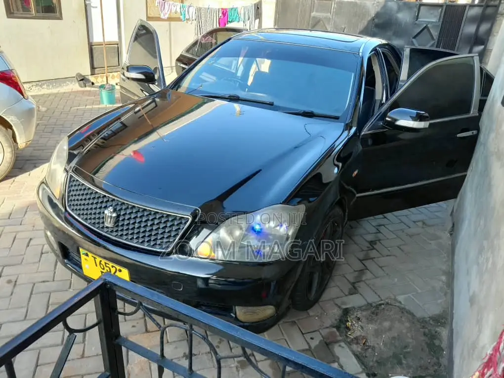 Toyota Crown 2005 Black