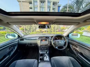 Toyota Crown 2004 White