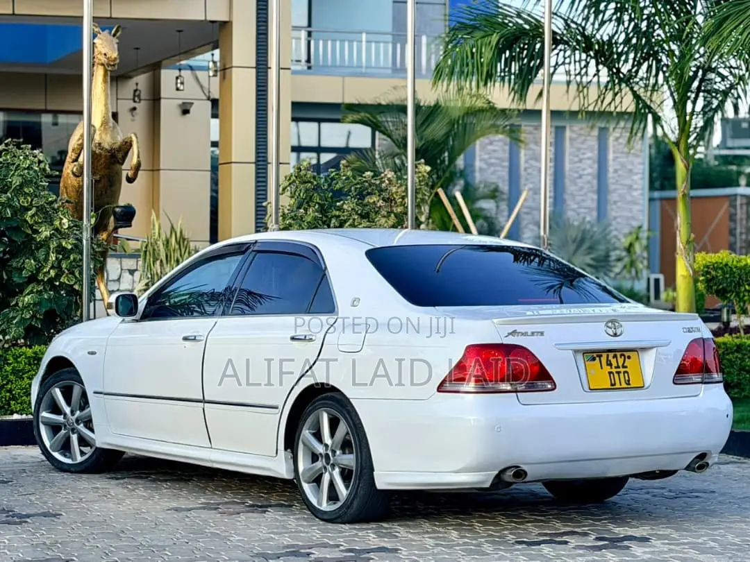 Toyota Crown 2004 White