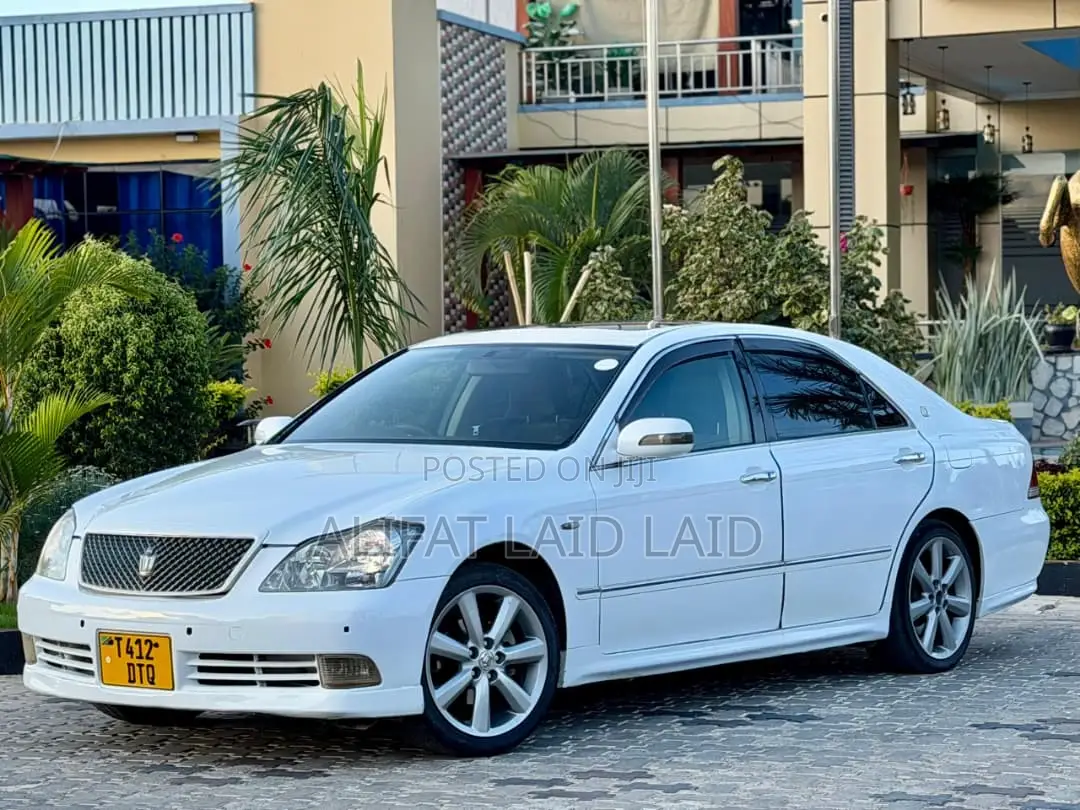 Toyota Crown 2004 White
