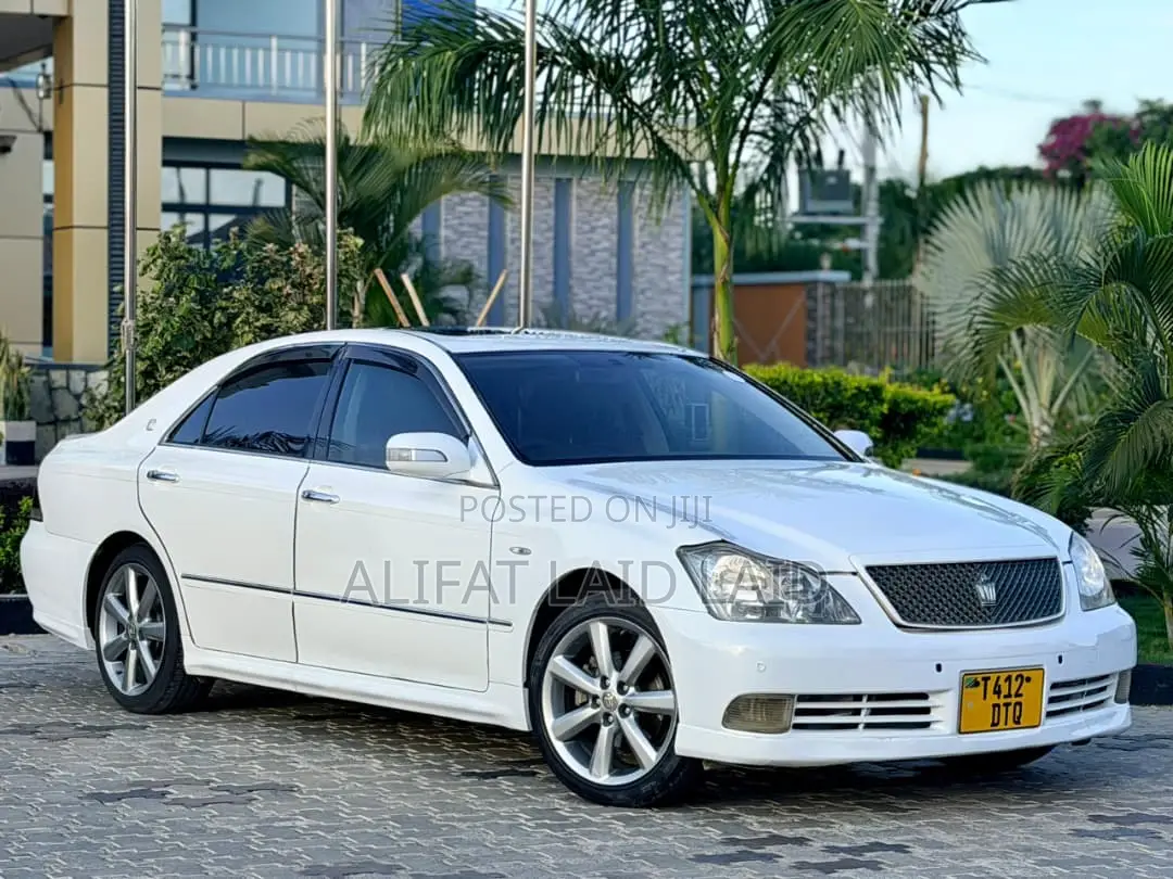 Toyota Crown 2004 White
