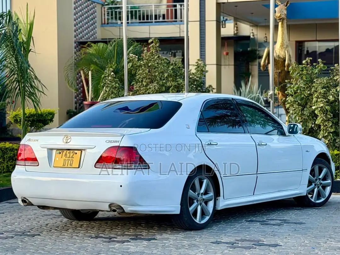 Toyota Crown 2004 White