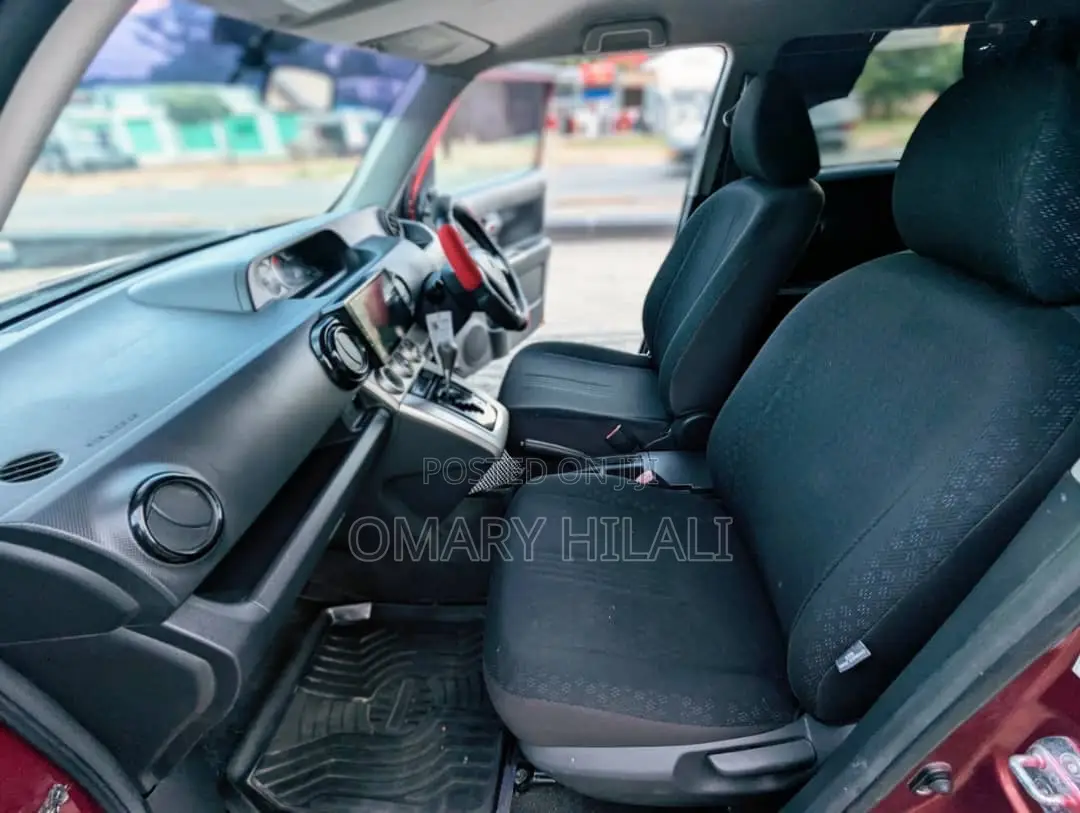 Toyota Corolla Rumion 2009 Maroon
