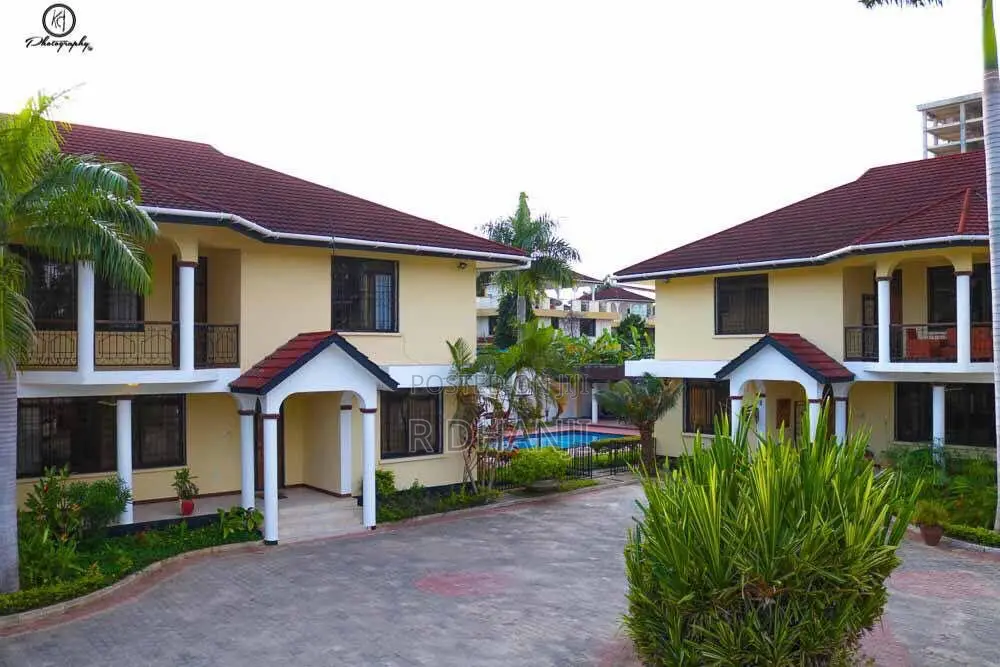 3bdrm House in Msese Road Villas, Ada Estate for rent