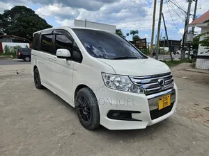 Honda Stepwgn 2012 White