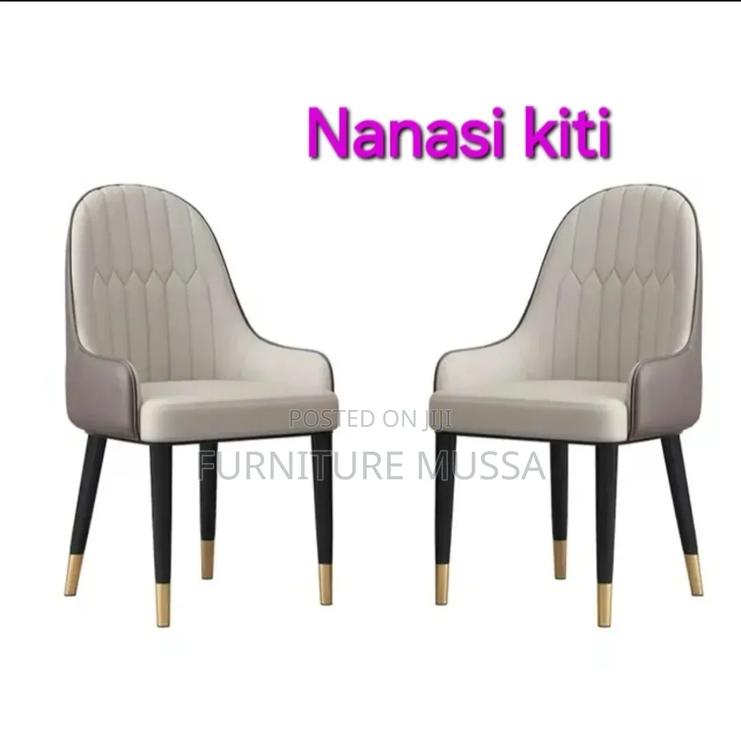 Kiti Cha Ukumbi/Dayning