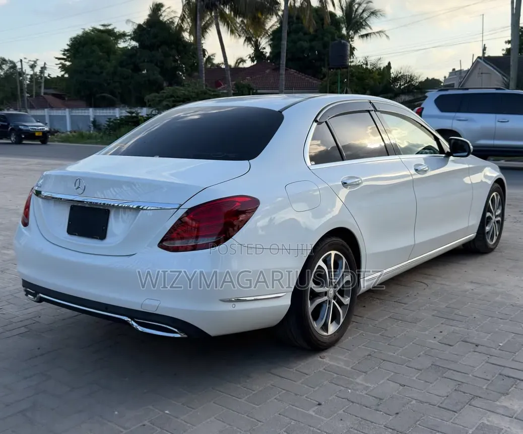 Mercedes-Benz C200 2014 Ivory
