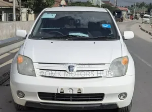 Toyota IST 2003 White