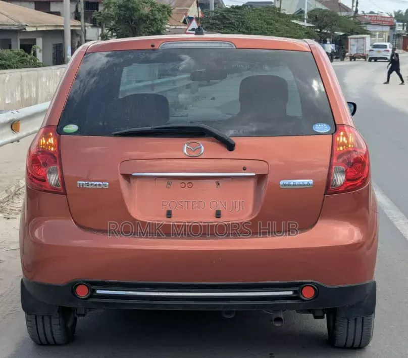Mazda Verisa 2009 Red
