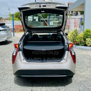 Toyota Prius 2017 Silver