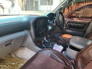 Toyota Land Cruiser 2000 Black