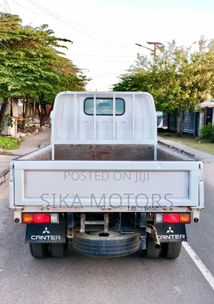 Mitsubishi Canter 1999 White
