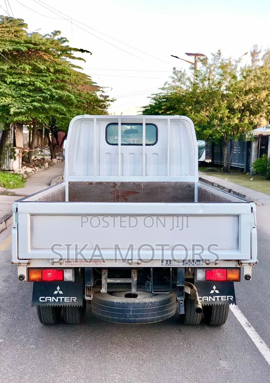 Mitsubishi Canter 1999 White